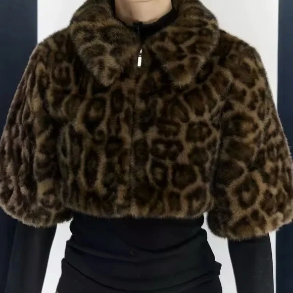 Leopard Faux Fur Cropped Capelet - Picture 3 of 9